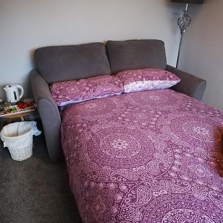 Hotel Little Cosy Cwtsh Pontyclun Esterno foto