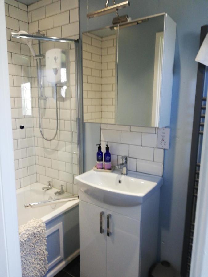 Hotel Little Cosy Cwtsh Pontyclun Esterno foto