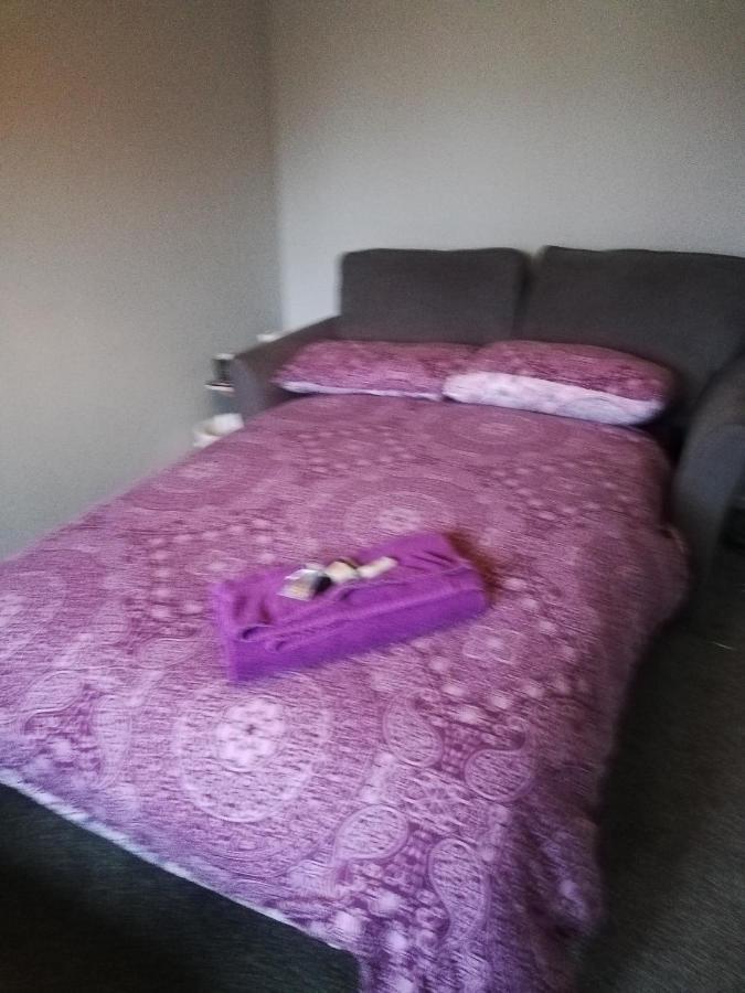 Hotel Little Cosy Cwtsh Pontyclun Esterno foto