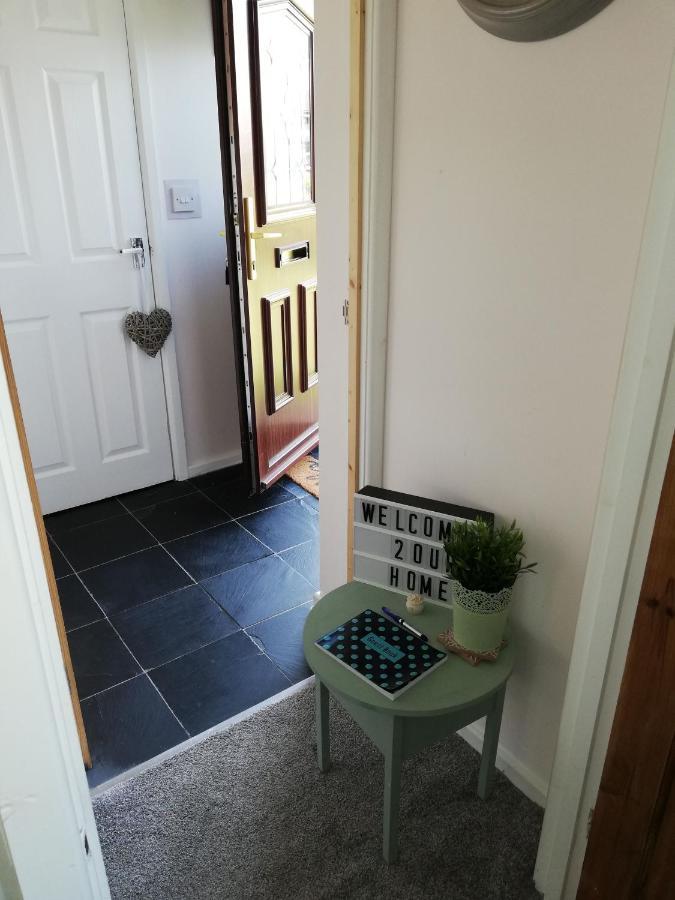 Hotel Little Cosy Cwtsh Pontyclun Esterno foto