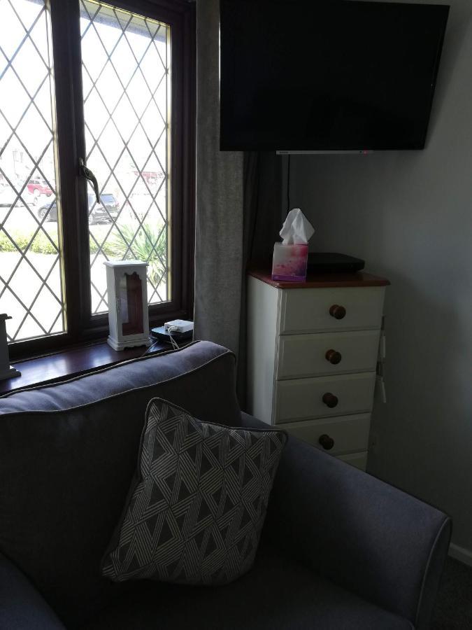 Hotel Little Cosy Cwtsh Pontyclun Esterno foto