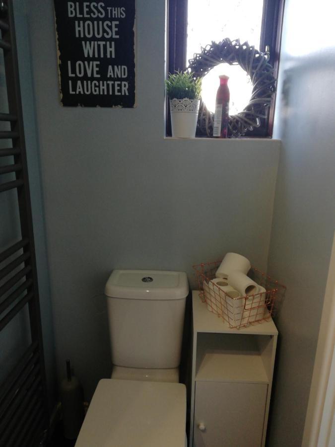 Hotel Little Cosy Cwtsh Pontyclun Esterno foto